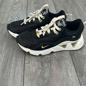 Nike RYZ black/gold size 7.5